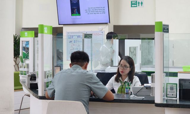 Vietcombank, Agribank thông báo các tài khoản ngân hàng sẽ bị khóa thẻ, tạm ngừng giao dịch từ 1/1/2025