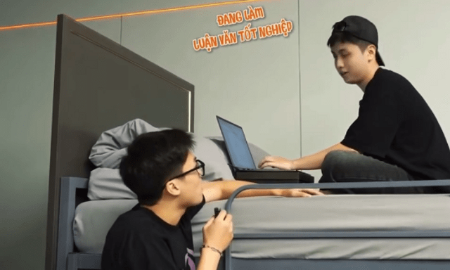 Thí sinh show sống còn khiến cả mạng xã hội hoang mang chỉ vì một câu nói: Mình tui hai vai, cả sân khấu lẫn deadline!