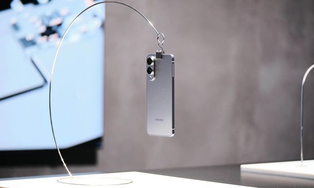 Đối thủ của iPhone 17 Air ấn định ngày ra mắt