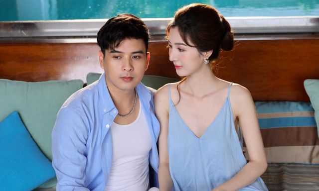 Vợ kém 17 tuổi của Hồ Quang Hiếu: “Sau khi có con, anh ấy bỏ quên mình luôn”