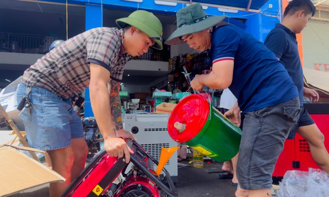 Cảnh tượng lạ sau bão số 10: Một món đồ bất ngờ 