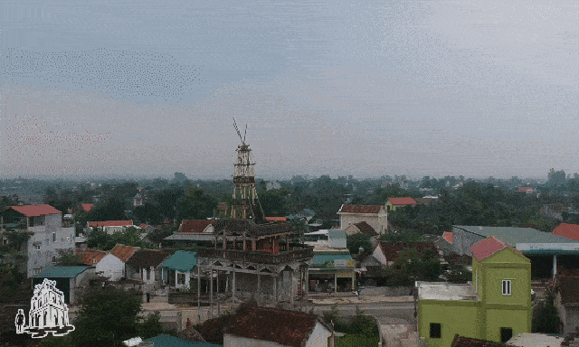 Ngôi nhà 9 tầng ở Nghệ An thách thức mọi quy luật khoa học: Chủ nhân đu dây xây vào ban đêm, “chấp luôn” gió giật cấp 11