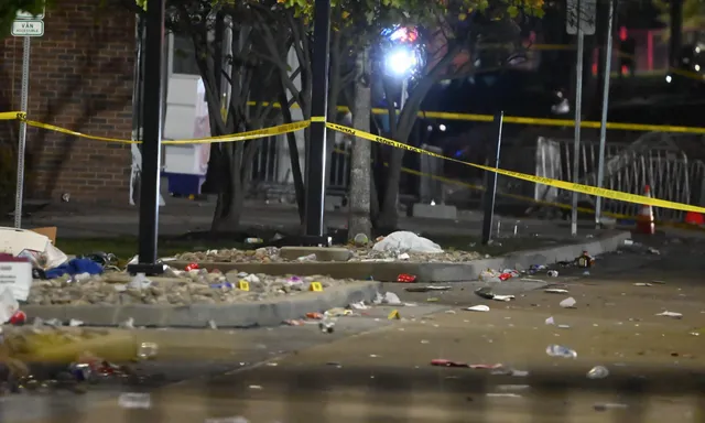 Xả súng kinh hoàng tại trường đại học, nhiều người giẫm đạp lên nhau để bỏ chạy