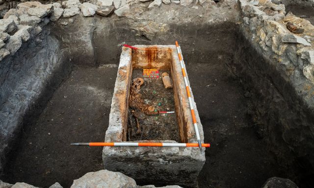 Mở cỗ quan tài còn nguyên vẹn sau 1.700 năm, chuyên gia sốc khi nhìn vào bên trong