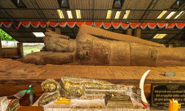 Chuẩn bị hệ thống thoát nước, các công nhân bất ngờ phát hiện kho báu bí ẩn nằm dưới bức tượng Phật 1.300 năm tuổi