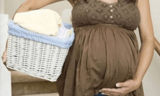 Chồng vô tâm bỏ mặc không chăm sóc vợ mang thai hoặc đang nuôi con nhỏ sẽ bị phạt đến 20 triệu đồng