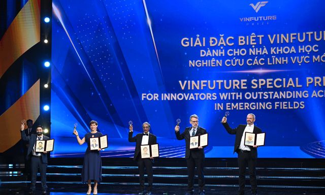 5 nhà khoa học giành giải Nhà khoa học nghiên cứu lĩnh vực mới vì những đổi mới trong phát hiện các loại cây trồng lai