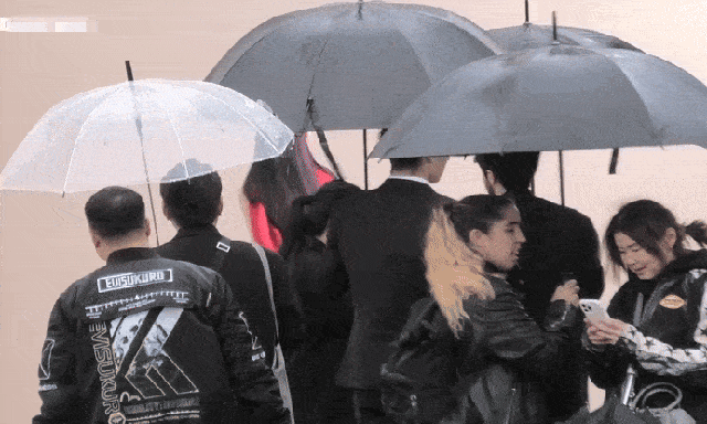 Nhìn cặp đôi này bên nhau mà viết được cả bộ tiểu thuyết: Nhà gái là công chúa ngôn tình, nhà trai đẹp quá thể đáng