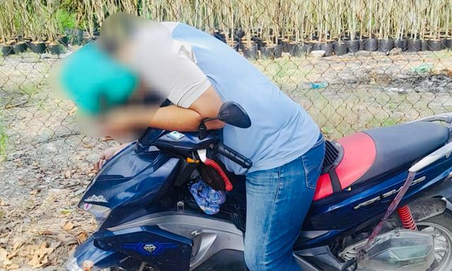 Người đàn ông 33 tuổi gục đầu chết trên xe máy ở TP.HCM
