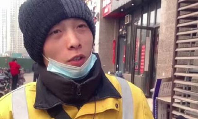 Thanh niên tốt nghiệp trường top đầu đi làm shipper bị dân mạng chế giễu, nghe mức lương xong ai cũng phải xin lỗi