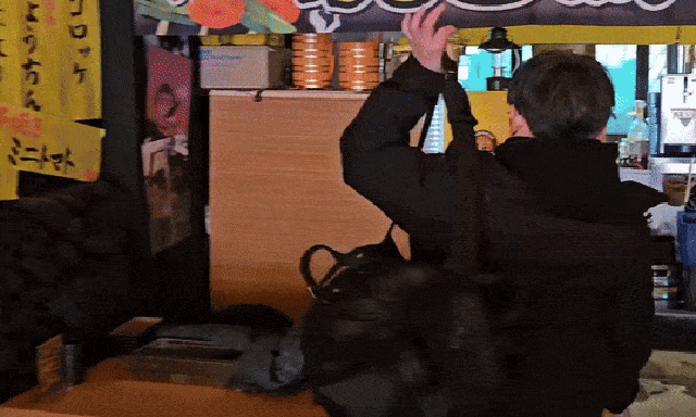 Căng: 3 khách say rượu làm loạn trong quán ăn của ca sĩ nổi tiếng vì 4 triệu, đôi bên tranh cãi náo động cả khu phố