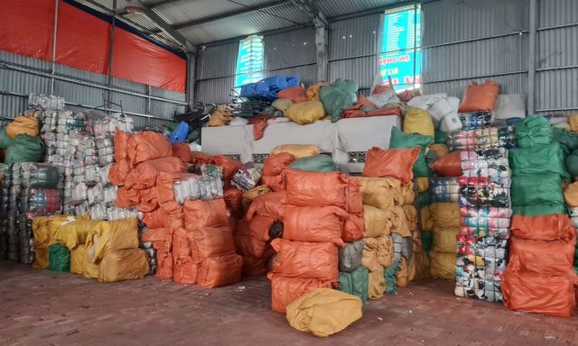 Hải Phòng: Phát hiện 94.039 kg quần áo cũ không rõ nguồn gốc tại kho hàng của bà Nguyễn Thị Nhàn