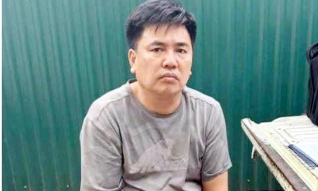 Thông tin mới nhất vụ gã đàn ông đẩy CSGT vào đầu xe tải tại Hà Nội