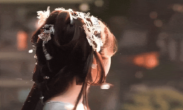 Nhân gian mỹ lệ cũng không đẹp bằng cái ngoảnh đầu của mỹ nhân này: 1 ánh nhìn bằng 7749 câu chuyện