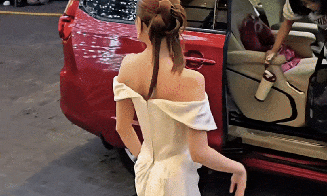 Vbiz hiện tại không ai có nụ cười đẹp hơn thế này: Vừa hé môi đã thành huyền thoại, băng vạn năm cũng phải tan chảy