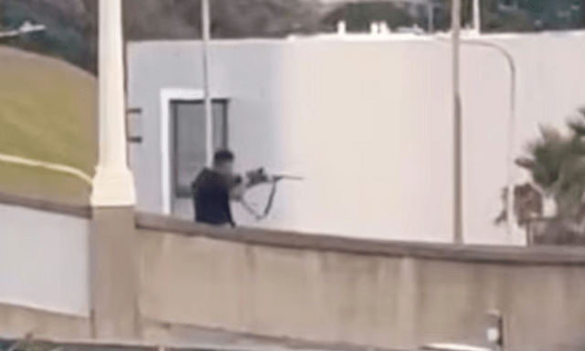 Mẹ của nghi phạm xả súng ở bãi biển Úc khiến ít nhất 15 người thiệt mạng khẳng định con trai “là cậu bé ngoan”