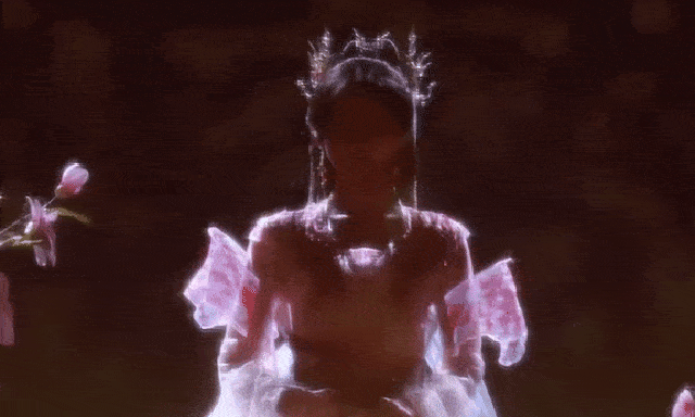 Hợp đồng nô lệ 20 năm của mỹ nhân chỉ cao 1m45 nhưng có 33 triệu fan