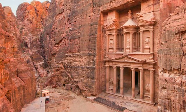 Phát hiện bí mật vô giá dưới lòng đất: 12 bộ xương còn nguyên vẹn khiến các nhà khảo cổ chết lặng