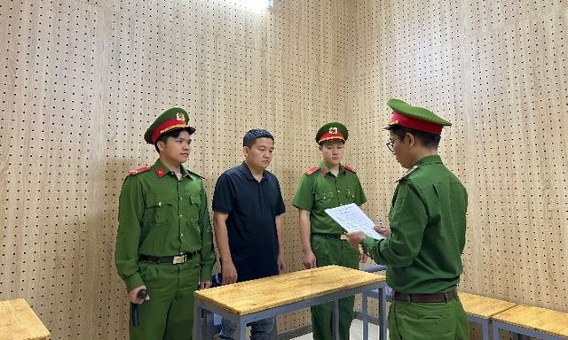 Bắt cựu nhân viên ngân hàng Phan Tấn Hoàng