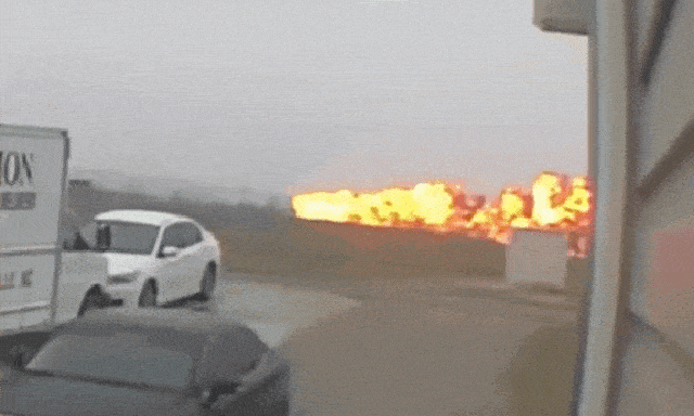 Rợn người clip máy bay lao xuống đất khiến gia đình 1 ngôi sao thể thao và toàn bộ hành khách thiệt mạng