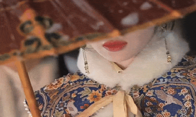 Thần nữ trên trời cũng phải thua mỹ nhân này 3 phần: Nhan sắc lu mờ vạn vật, ngắm thôi mà tưởng được xuyên không