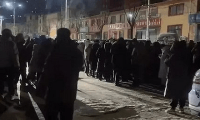 Cậu bé mất tích giữa đêm đông, gia đình nhờ 200 hàng xóm đi kiếm: Câu đầu tiên em nói sau khi được tìm ra khiến ai cũng sững người