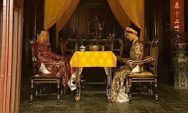 Nữ diễn viên duy nhất là Phó Giáo sư - Tiến sĩ, được tung hô là Hoàng hậu đẹp nhất Việt Nam suốt 20 năm