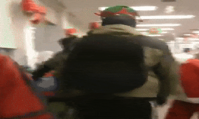 “Ông già Noel” cướp siêu thị giữa đêm 