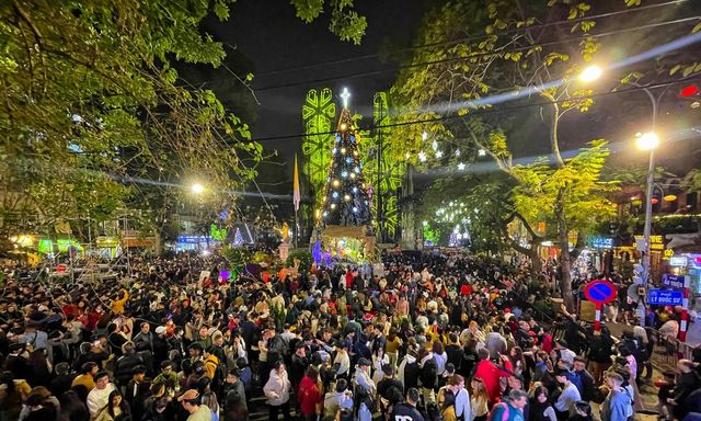 Tối nay Noel tắc lắm ở nhà đi, tuần sau có thể nghỉ Tết tận 4 ngày tha hồ mà lượn!