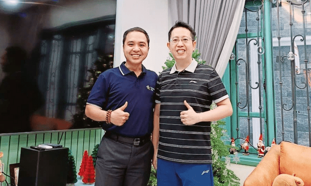 Bức ảnh chụp 2 người đàn ông bước ra từ Olympia gây trầm trồ