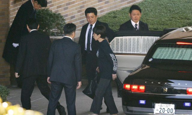 Hình ảnh hiếm thấy của nữ Thủ tướng Nhật Bản khiến nhiều người bất ngờ