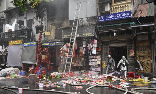 Hà Nội: Cháy lớn trên phố Hàng Mã ngày cuối năm