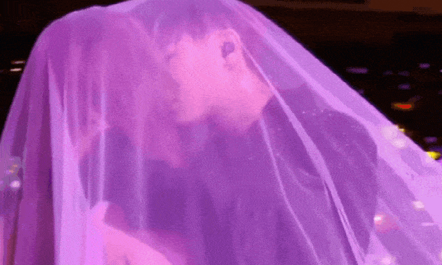 Hot nhất đêm countdown: Anh sếp và nàng thơ gen Z khóa môi đắm đuối chiếm sóng cả cõi mạng