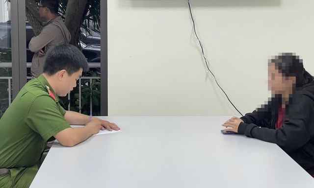 Thanh niên 20 tuổi ngồi trong nhà nghỉ liên tục vay tiền qua app, thúc giục gia đình mở sổ tiết kiệm 500 triệu: Công an lập tức chặn đứng giao dịch