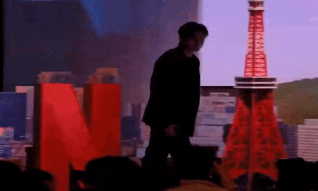 MXH mê mẩn phiên dịch viên đẹp nhất Hàn Quốc: Cười lên sáng bừng khung hình, nể nhất học 3 thứ tiếng trong 4 tháng