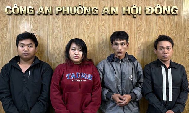 Đi chùa không phải để cầu an, nhóm thanh niên tranh thủ 