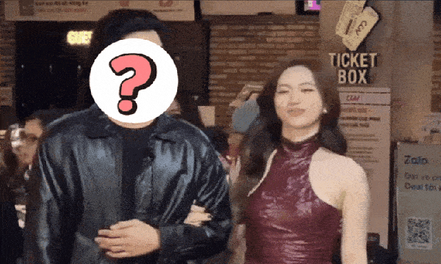 Bắt gặp Phương Anh Đào khoác tay trai lạ cực tình tứ, hoá ra là crush quốc dân điển trai ăn đứt Tuấn Trần 