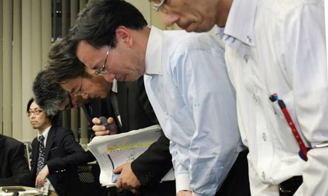 Đi gặp mặt khách, người EQ thấp nói: 