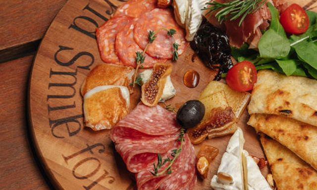 Món ăn bình dân trời Tây về Việt Nam thành đặc sản giá cắt cổ nhưng vẫn khiến giới trẻ phát cuồng 