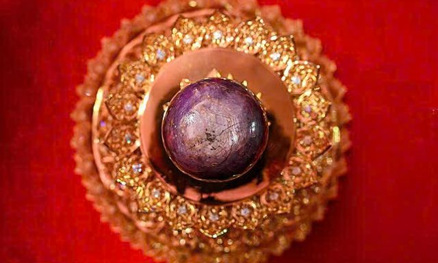 Phát hiện viên sapphire nặng 3.563 carat trị giá tới 10.507 tỷ đồng gây chấn động thế giới