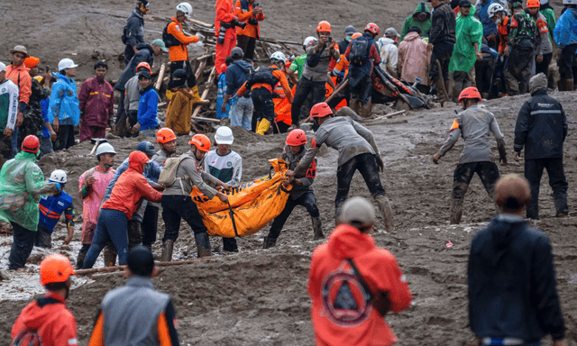 Sạt lở đất ở Indonesia khiến gần 100 người thiệt mạng và mất tích, người dân đào bới tuyệt vọng giữa biển bùn đặc quánh