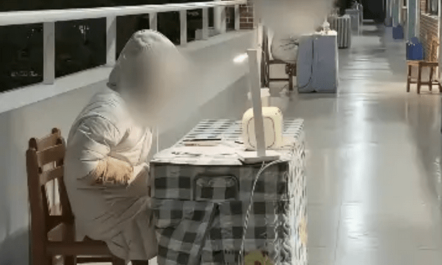 Bức ảnh chụp dãy hành lang với cô gái mặc áo trắng khiến nhiều người giật mình