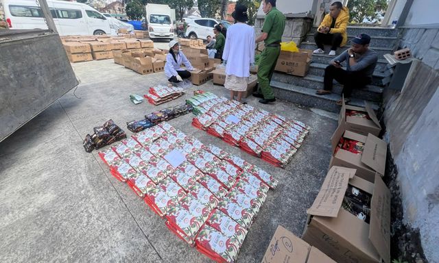 Bắt quả tang hơn 7 tấn cà phê nghi giả chuẩn bị tuồn ra thị trường