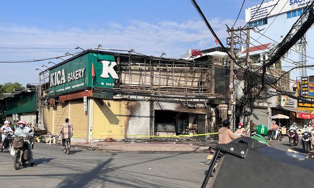 Cháy tiệm bánh lúc rạng sáng ở TP.HCM