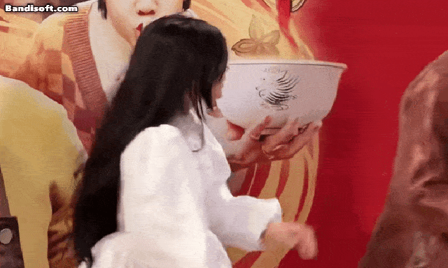 Sốc visual em bé được Trấn Thành mời đóng phim trăm tỷ khi mới 10 tuổi, đại mỹ nhân tương lai là đây chứ đâu