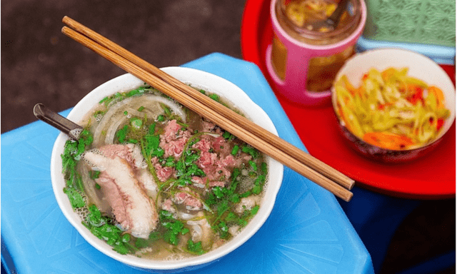 Phở Tư Lùn Ấu Triệu bị xử phạt do vi phạm vệ sinh, an toàn thực phẩm