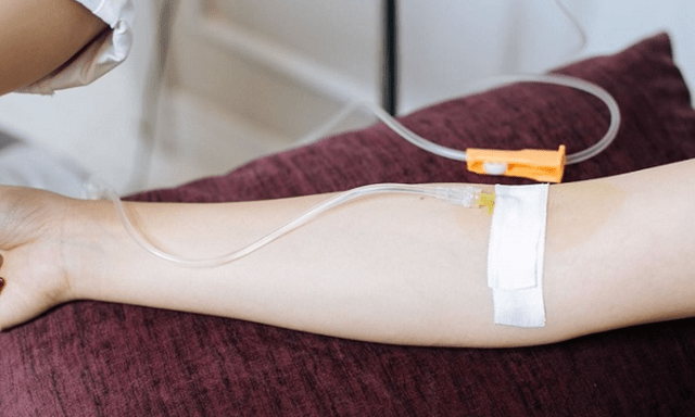 TP.HCM: Truyền trắng da tại căn hộ chung cư, người phụ nữ 34 tuổi tử vong trước khi nhập viện lúc nửa đêm