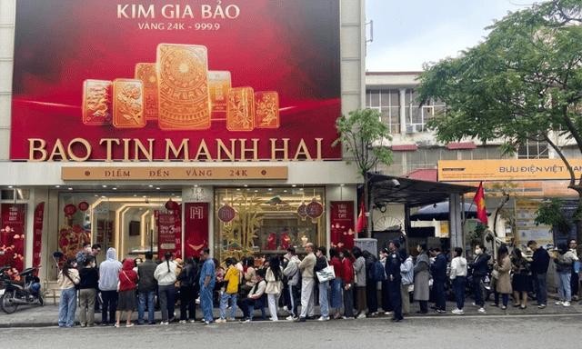 Người mua vàng ngày vía Thần Tài năm ngoái: Đến giờ lãi bao nhiêu?