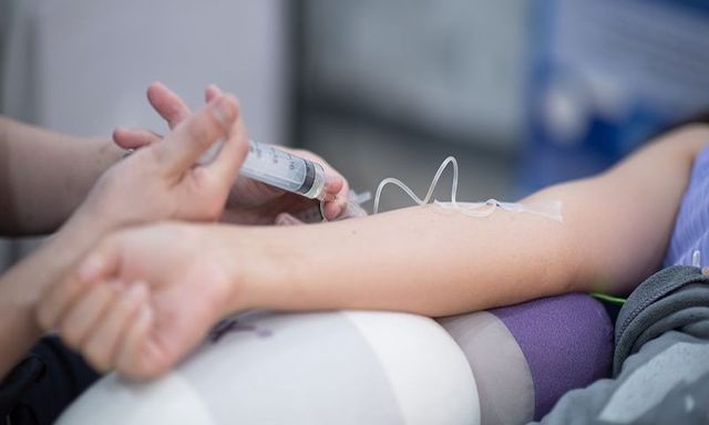 Vụ cô gái tử vong sau khi “truyền trắng” tại nhà: Nữ điều dưỡng đã tiêm thêm thuốc gì trước khi nạn nhân lịm dần?