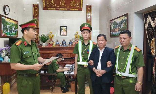 Bắt khẩn cấp, khám xét nơi ở “luật sư rởm” Triệu Văn Quân: Thu giữ hàng trăm bộ hồ sơ đáng ngờ